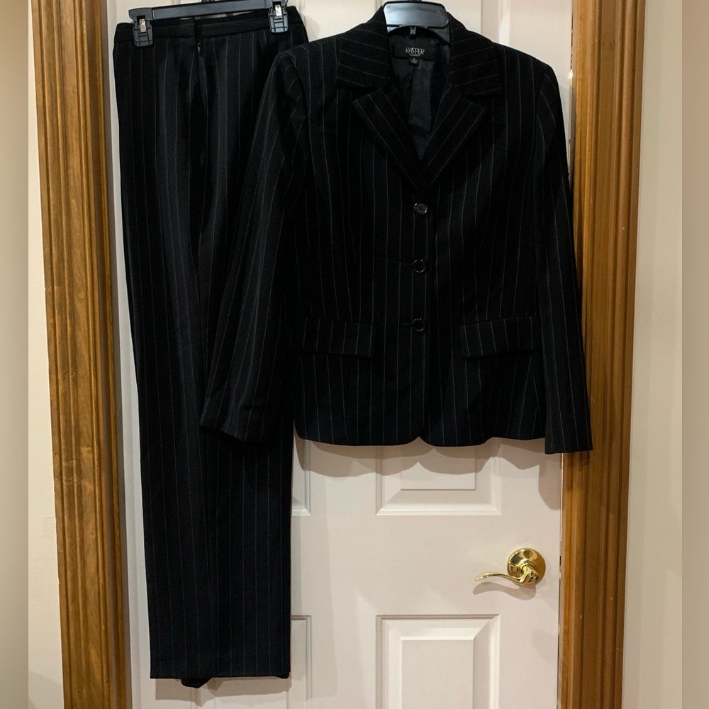 Kasper Classics women’s black pinstripe suit. Pants w/jacket. Size 10.